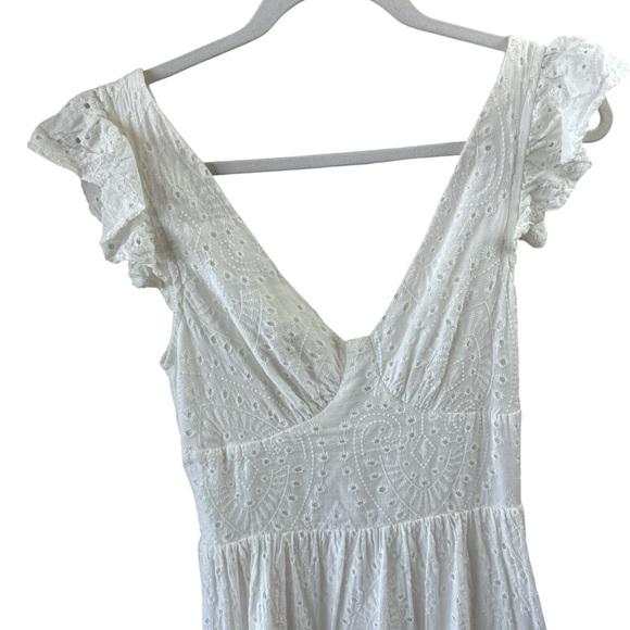 Elegant White Maxi Dress - Picture 3 of 6